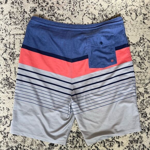 Mens Old Navy California Swim trunks 38 - Picture 2 of 3